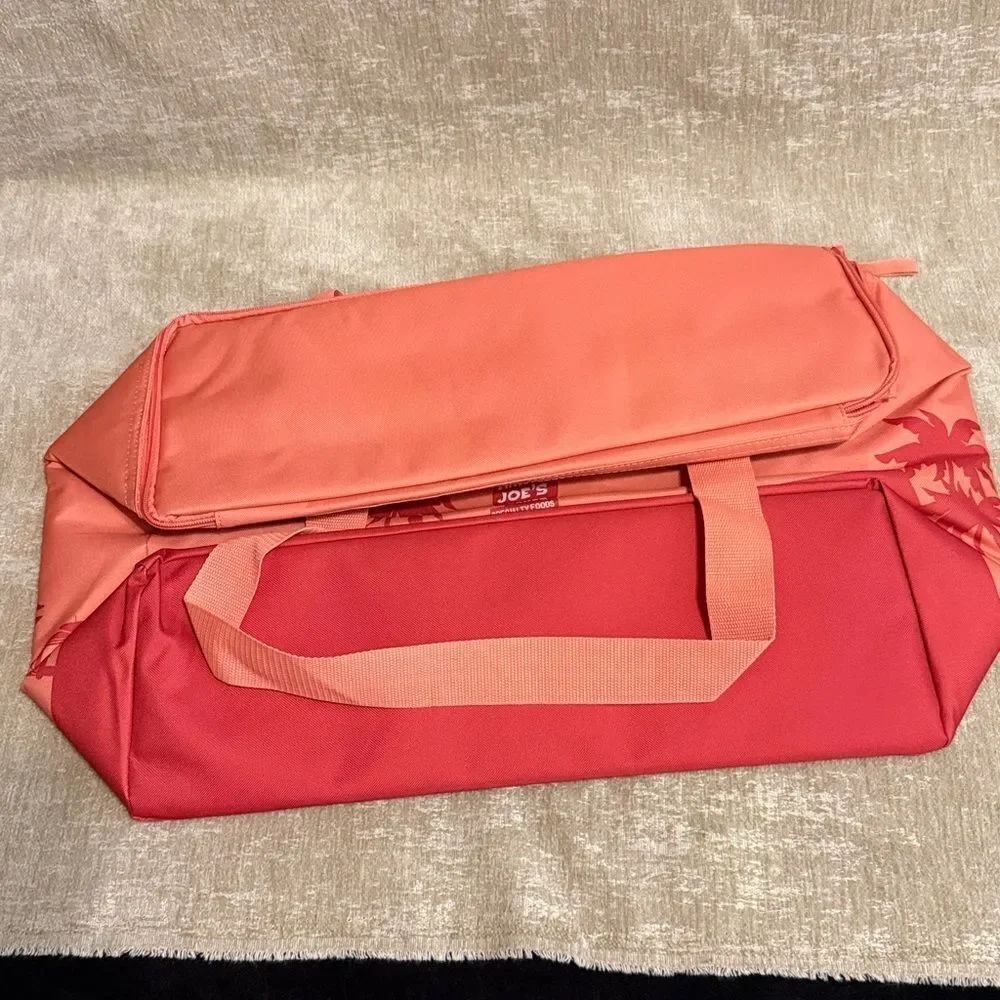 Trader Joe's Large Insulated Bag in Peach - Picture 10 of 11